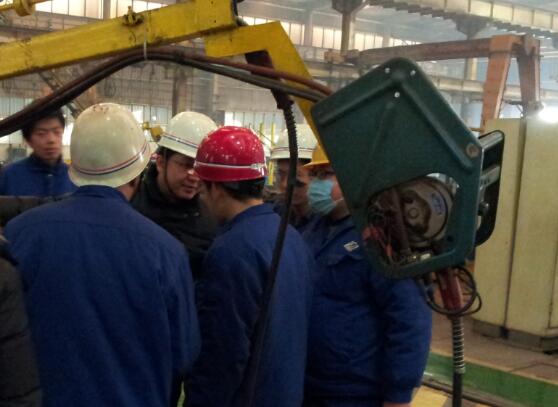 液壓設(shè)備點(diǎn)檢現(xiàn)場 液壓設(shè)備點(diǎn)檢現(xiàn)場