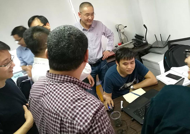 六西格瑪綠帶課程學(xué)員現(xiàn)場(chǎng)與金老師互動(dòng) 六西格瑪綠帶課程學(xué)員現(xiàn)場(chǎng)與金老師互動(dòng)