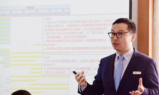 項(xiàng)目經(jīng)理李鐵柱老師現(xiàn)場輔導(dǎo)